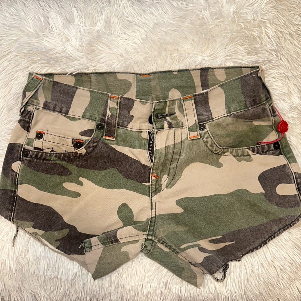 True Religion Camouflage Camo Green & Tan Jean Shorts - Picture 3 of 3